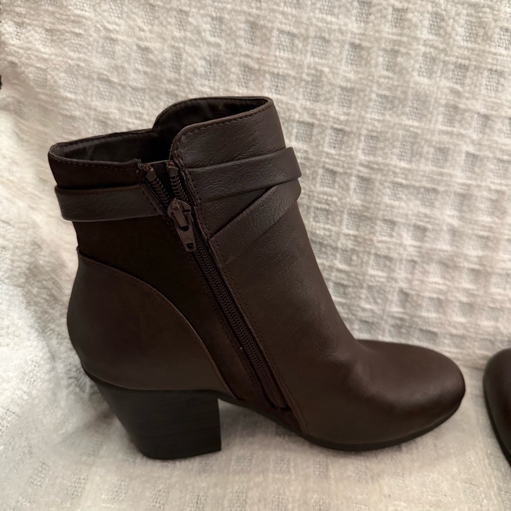 A2 Aerosoles Ankle Boots Invitation Brown Faux Leather Side Zip Heels - Picture 8 of 14